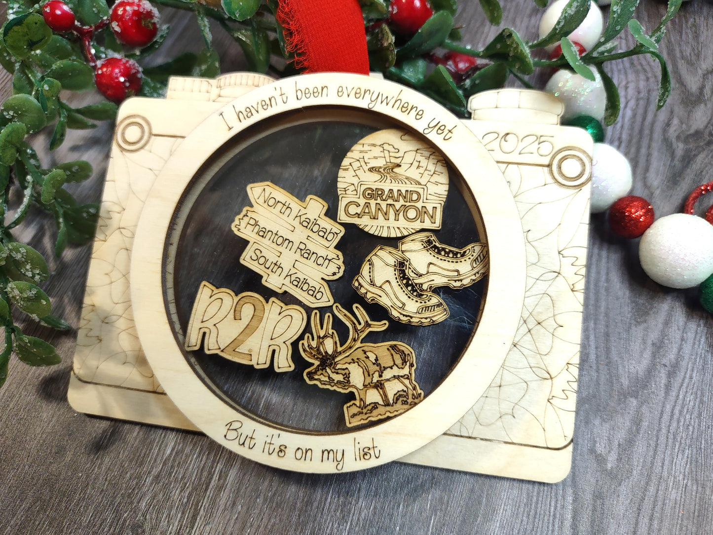 Personalized Travel Shaker Camera Ornament, Custom Trip Charms and Phrases, Christmas Ornament, Vacation Keepsake