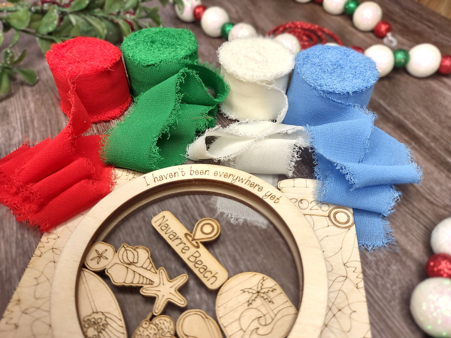 Personalized Travel Shaker Camera Ornament, Custom Trip Charms and Phrases, Christmas Ornament, Vacation Keepsake